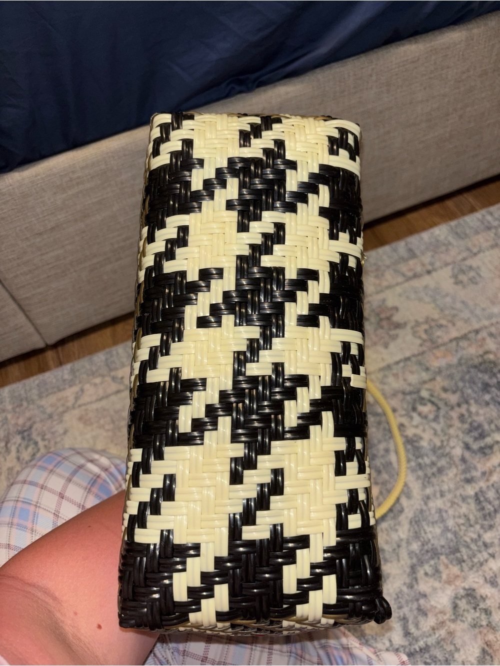 Hand woven purse - Picture 4 of 5